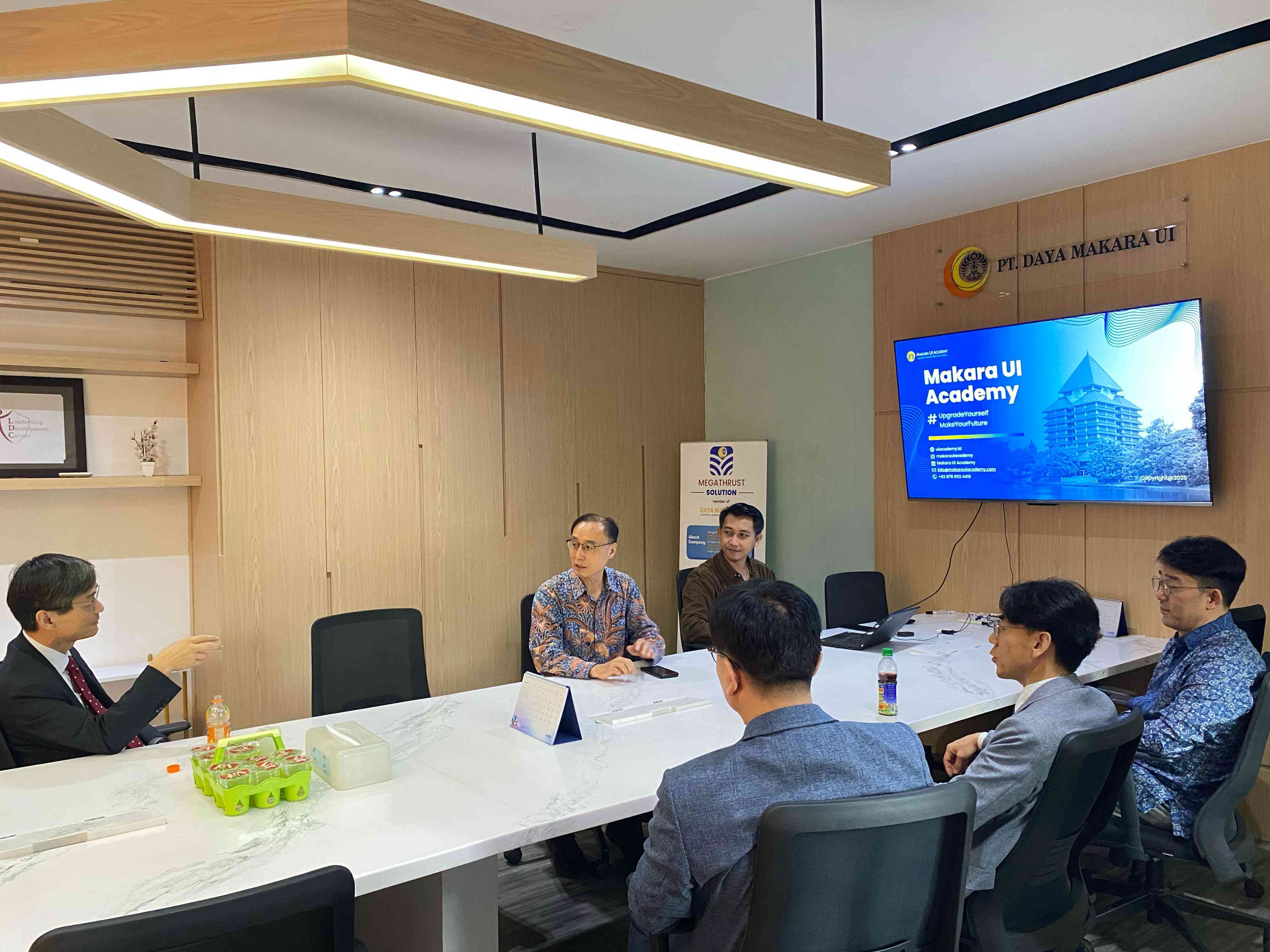 Makara UI Academy Memperkenalkan Program Edukasinya kepada SeoulTech